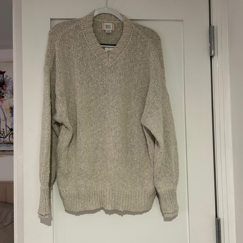 NWT BDG V-Neck Sweater in Light Heather Grey